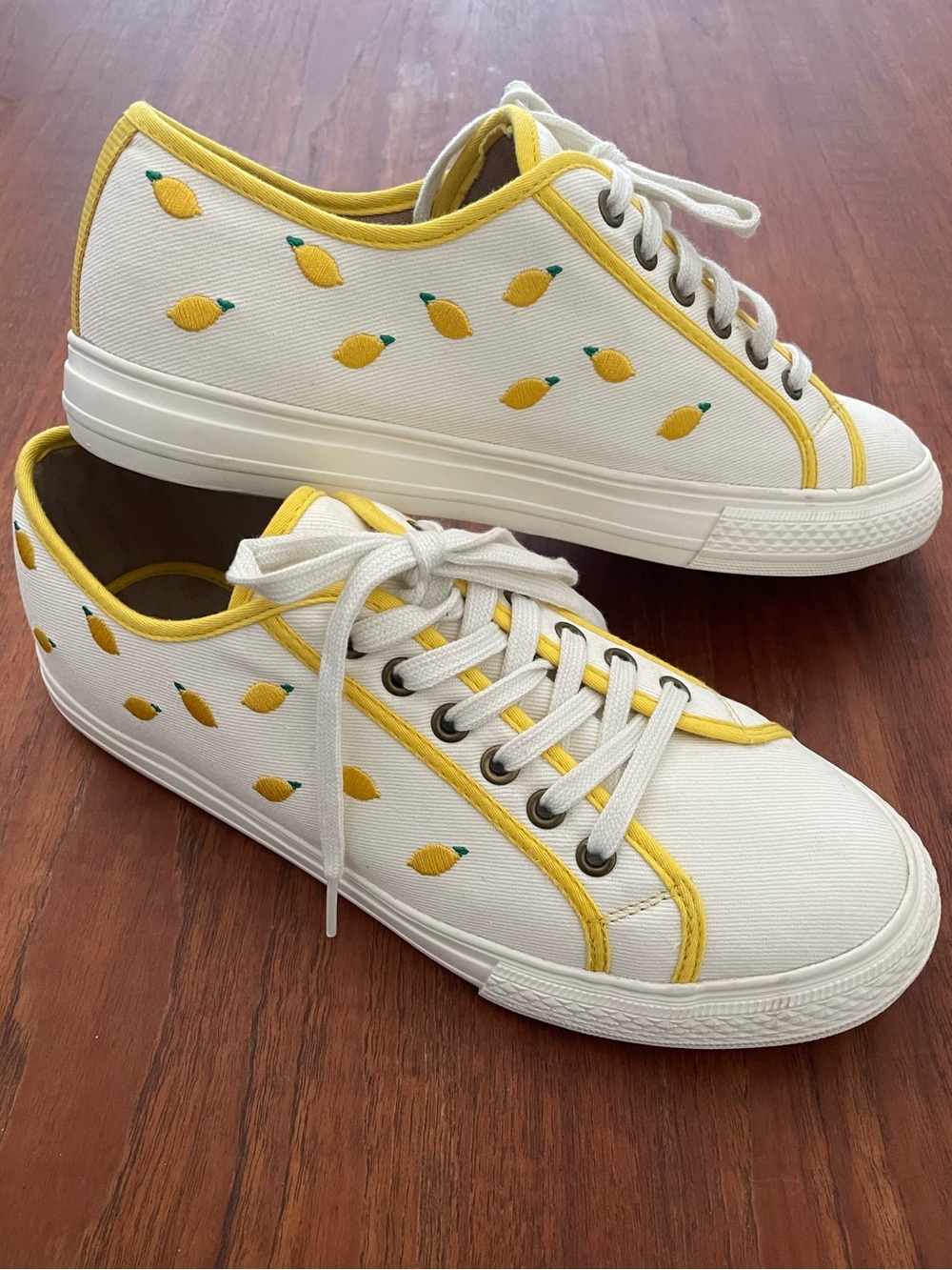 Summer sneakers 11W 🍋 with embroidered lemons